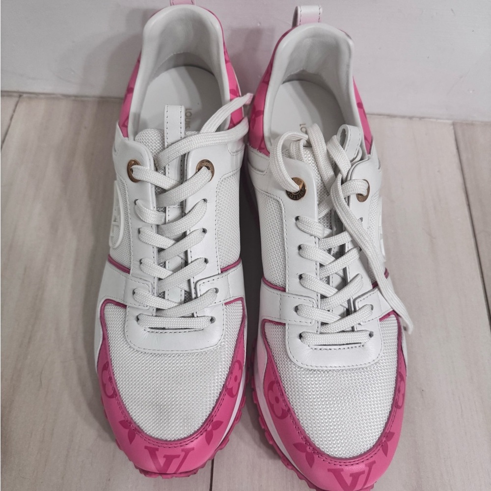 Louis Vuitton run away sneakers White and Pink Women's